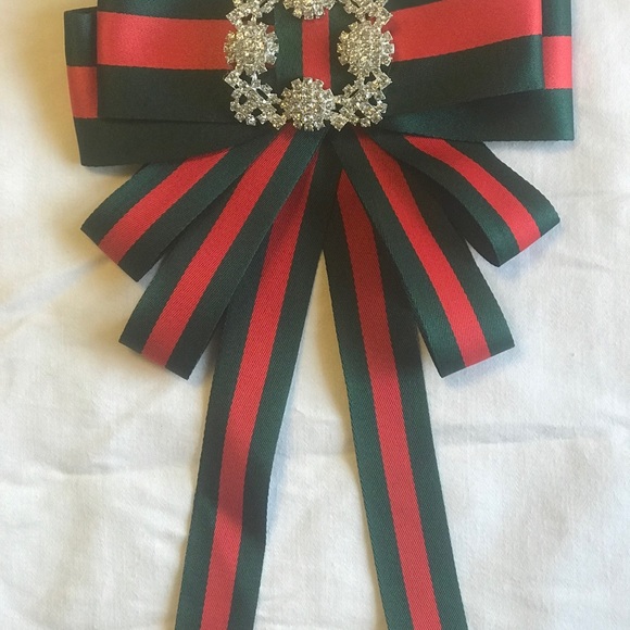 Holiday Christmas Brooch w/ Ribbon Rhinestones NEW - Picture 2 of 8